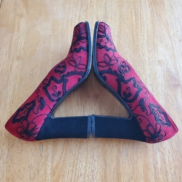 Yves Saint Laurent YSL Vintage Embroidered Block Heels Red and Black 6.5 M - Picture 9 of 10